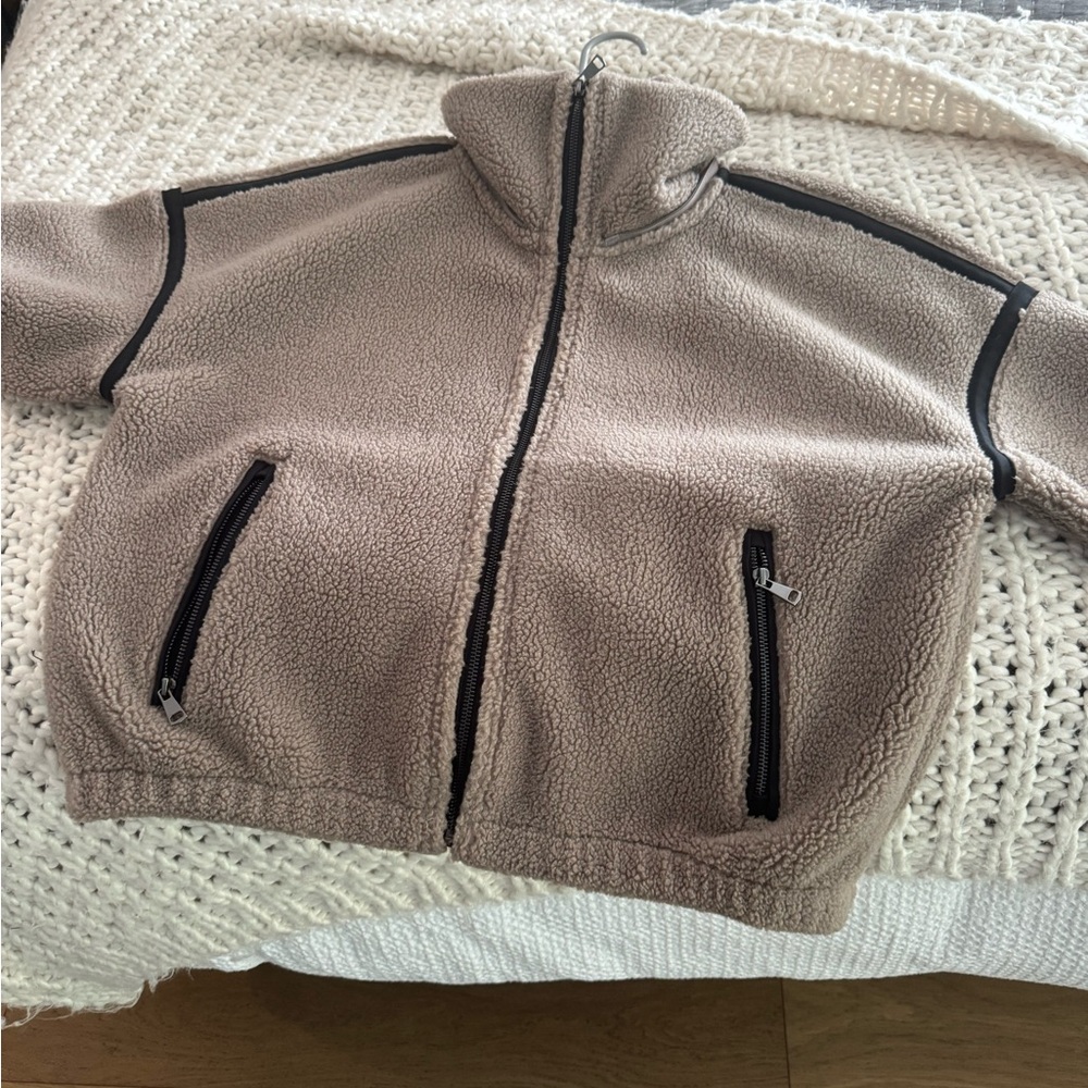 Abercrombie & Fitch Women's Fleece Jacket - Oat and Black